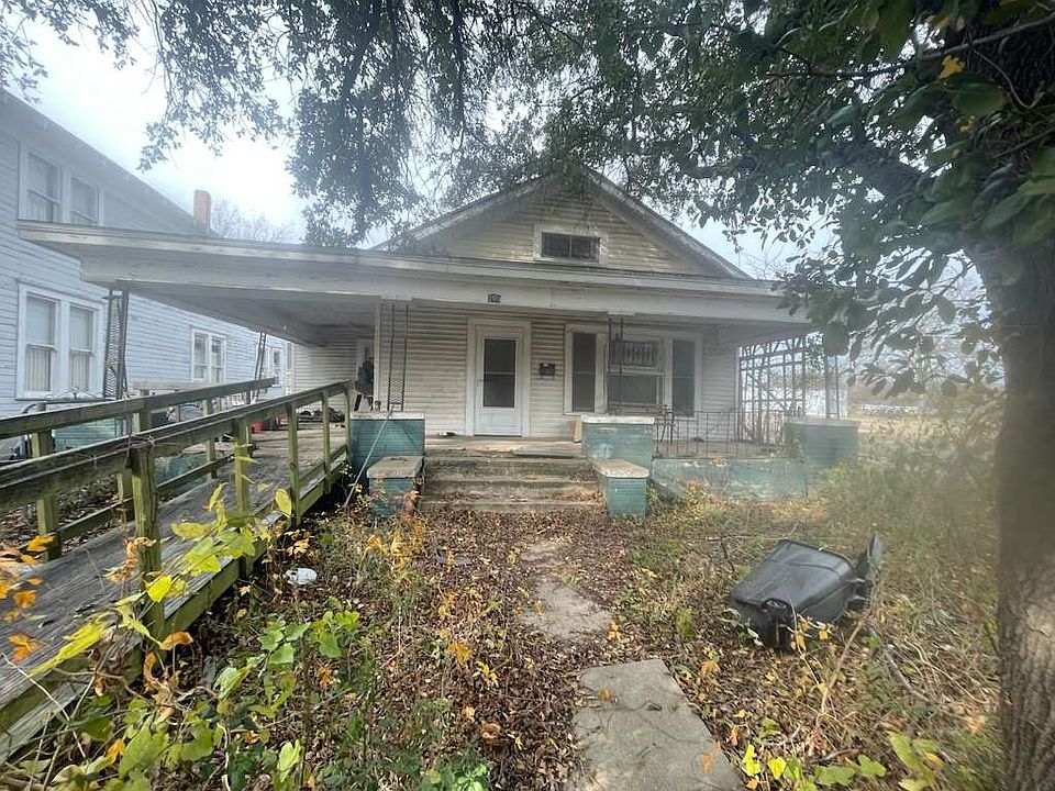 1st image of 205 N Waco St