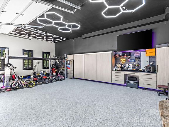 5th image of 3030 Ashford Glen Dr