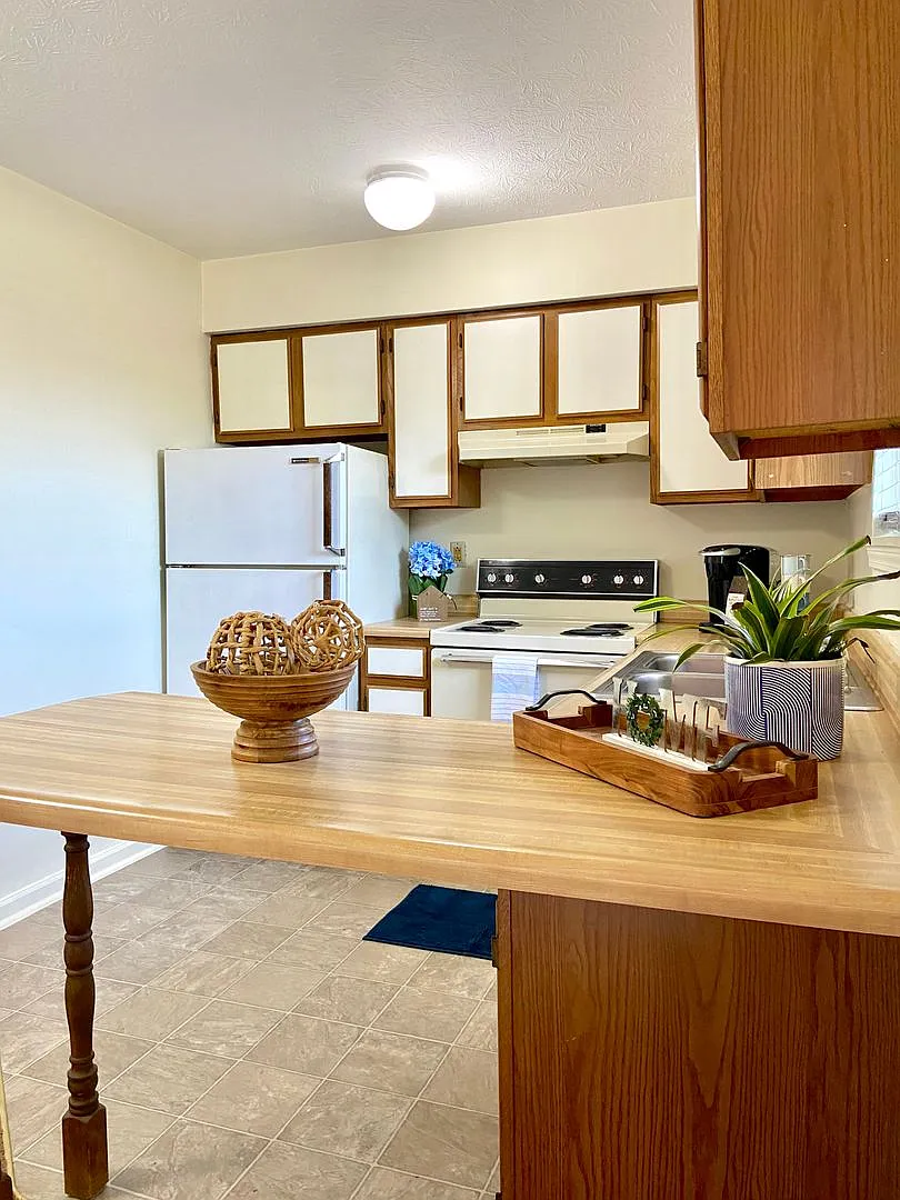393 Gibson Ln — Photo 1