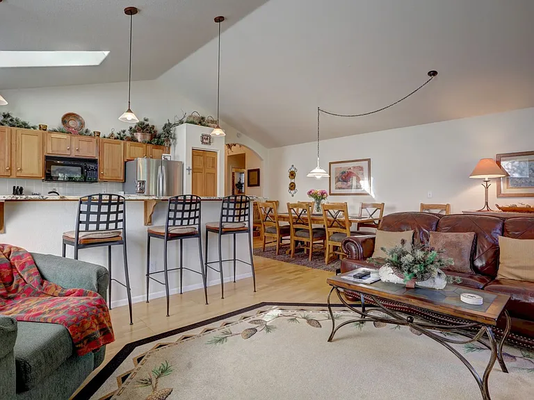 192 Burgundy Cir — Photo 4