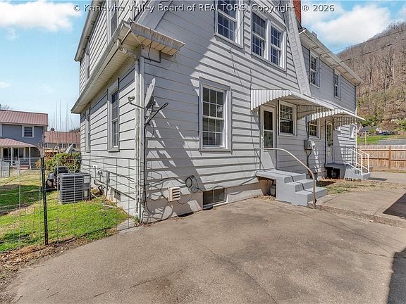 5th image of 12 Begonia Ln