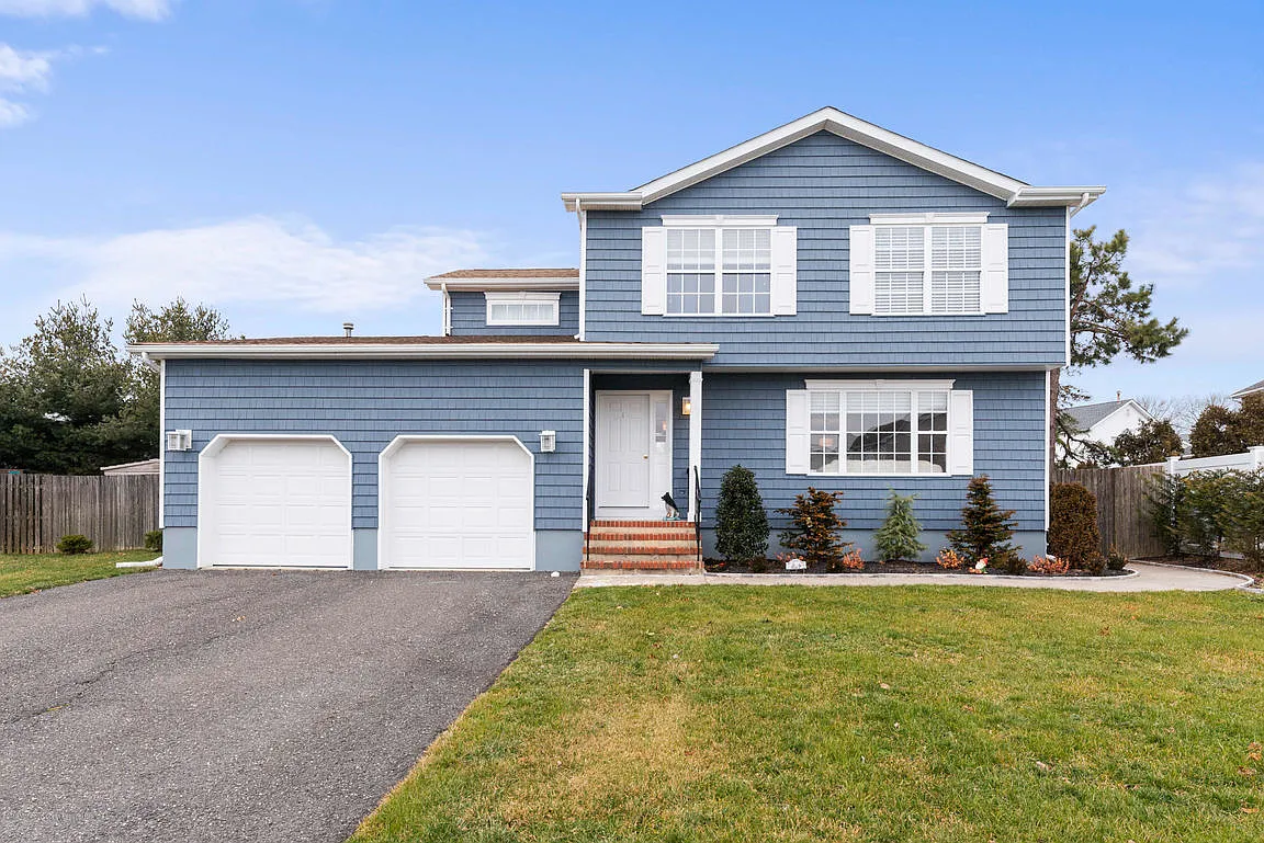 4 Deborah Ln photo 1