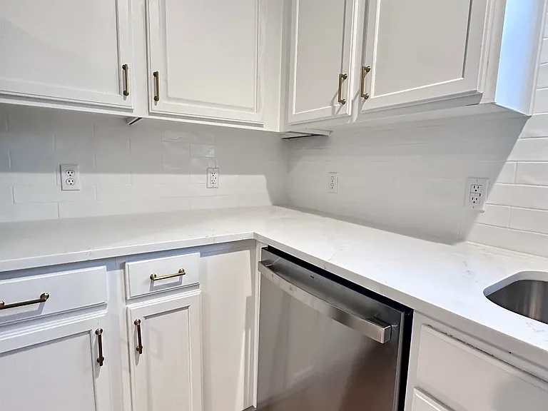 210 Barnwell St — Photo 5