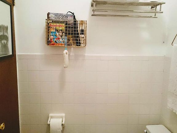 4th image of 340 E 5th St APT A3