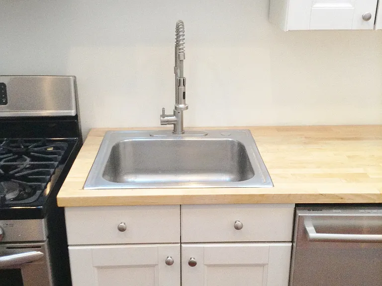 259 Melrose St #3R — Photo 8