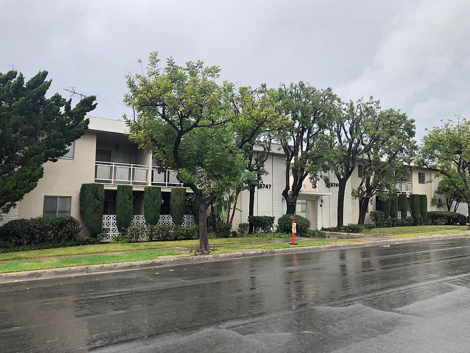 Front of building (unit top second from the right)