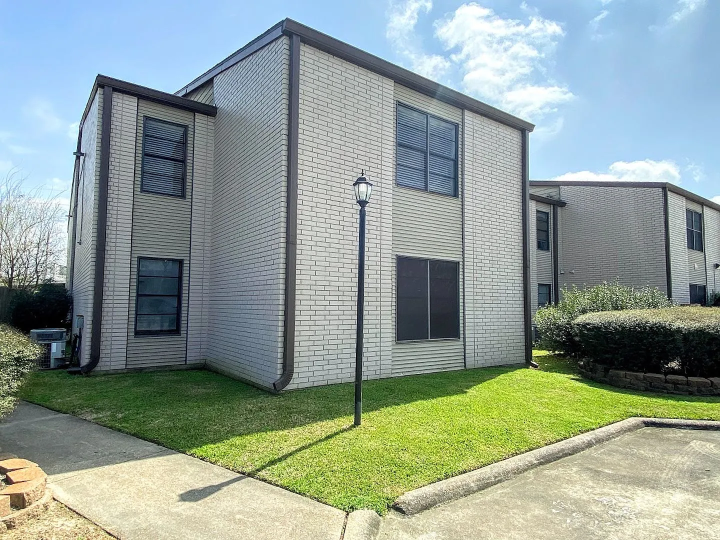 1BR/1BA | Perfect Location | Water + Washer/Dryer Included — Photo 2