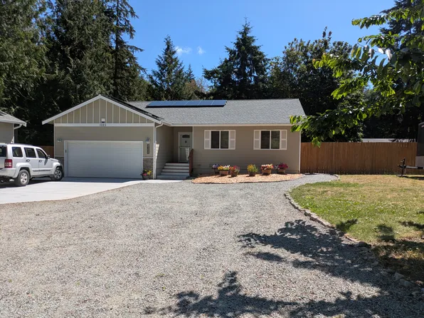 1025 Loganberry Ln, Camano Island, WA 98282
