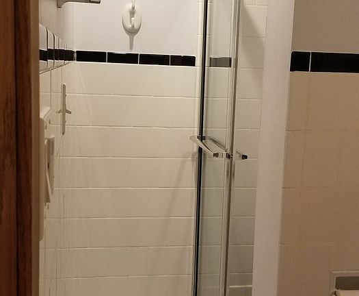 4th image of 7734 N Eastlake Ter APT G