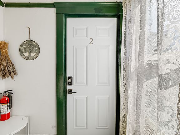 5th image of 518 E 18th St #2