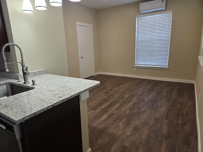 105 Elbow Ct — Photo 18
