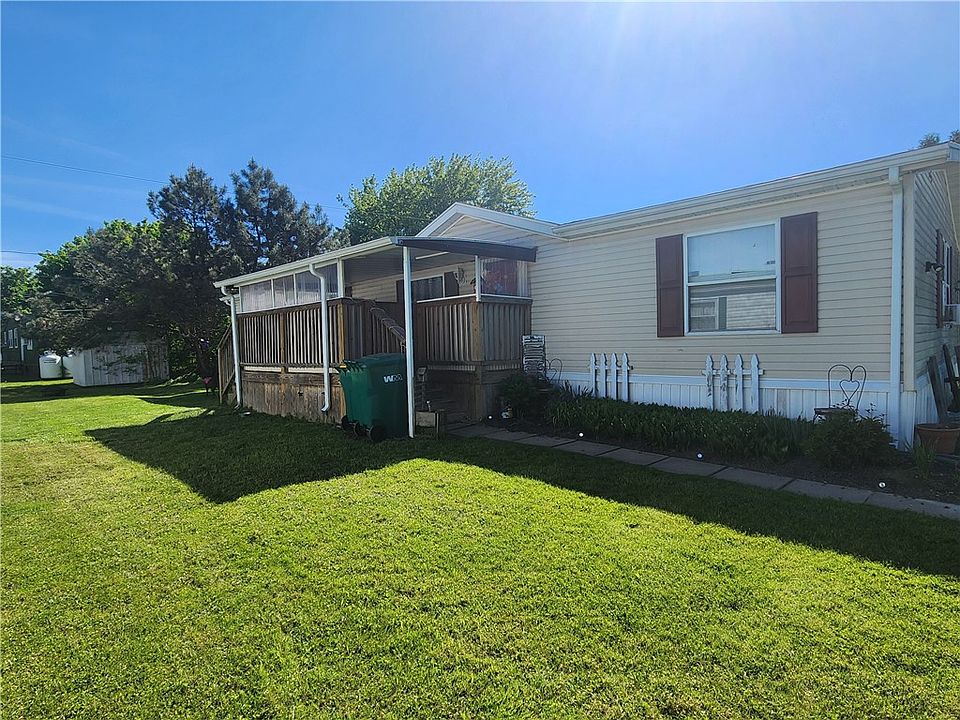 1st image of 16 Meadowlark Dr