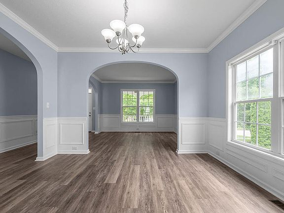 4th image of 107 Clear Springs Dr