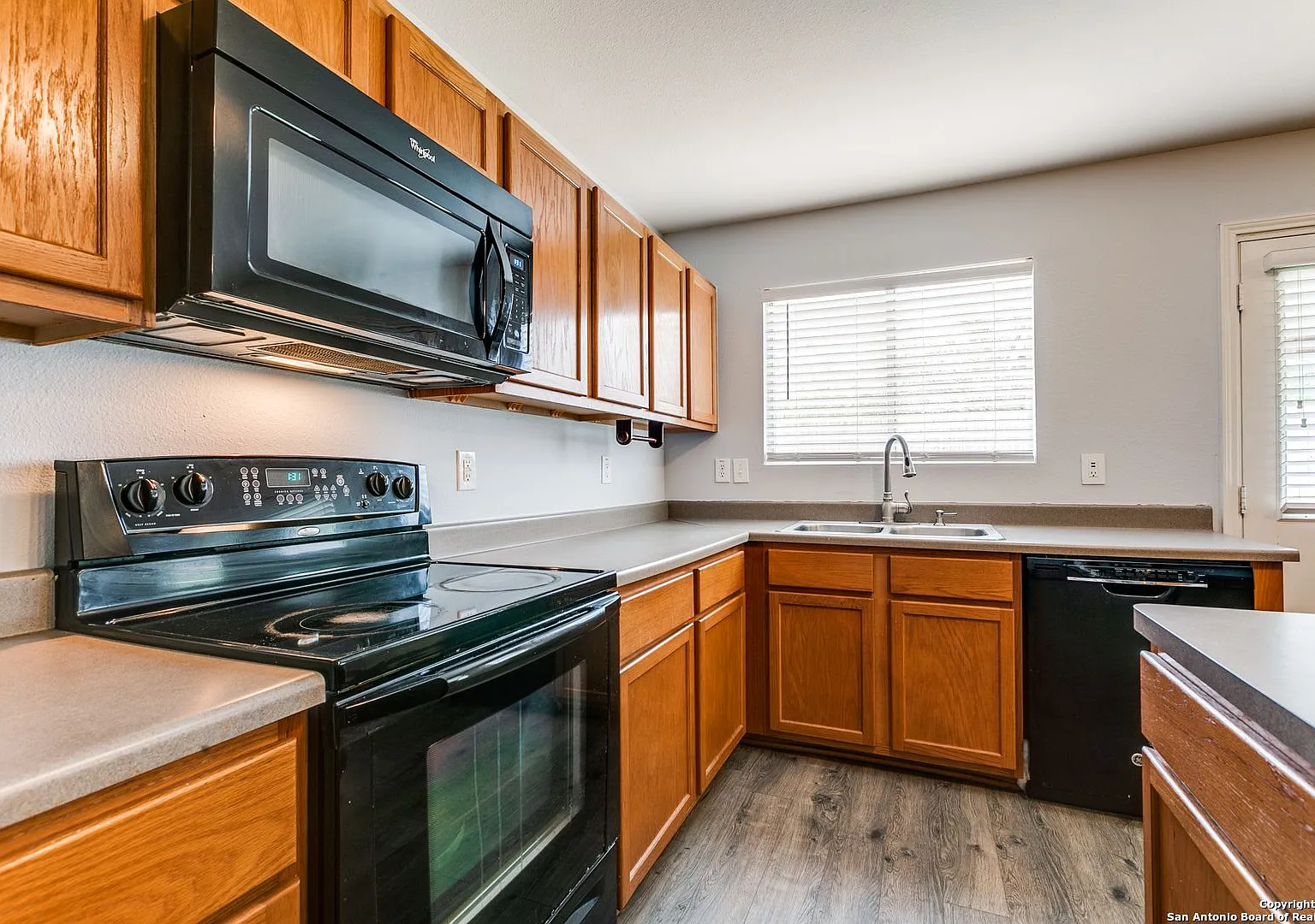 3 Bedroom 2.5 Bath House For Lease — Photo 1