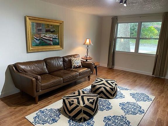 3rd image of 7506 Park Dr