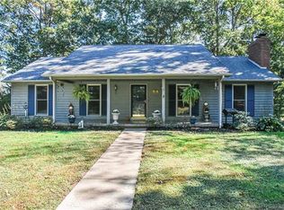 13 S Oaks Cir, Asheville, NC 28806