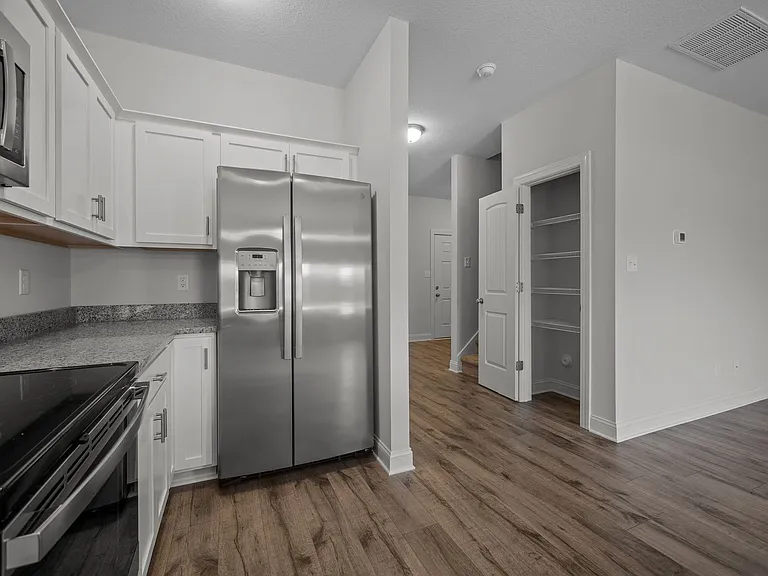 209 Verrazzano Ln — Photo 6