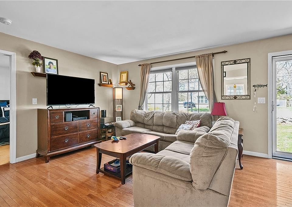 57 Hayden Ave, Tiverton, RI 02878 MLS 1334096 Zillow