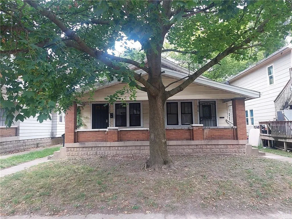 814 N Bradley Ave photo 1
