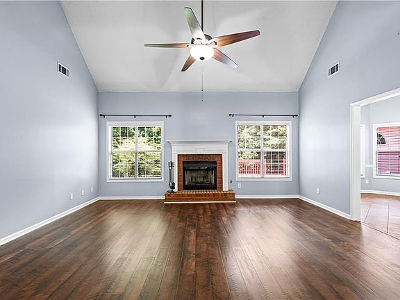 4th image of 75 Masters Dr