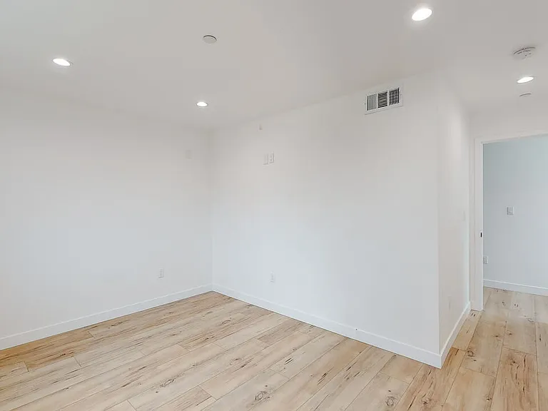 6811 Gloria Ave — Photo 17