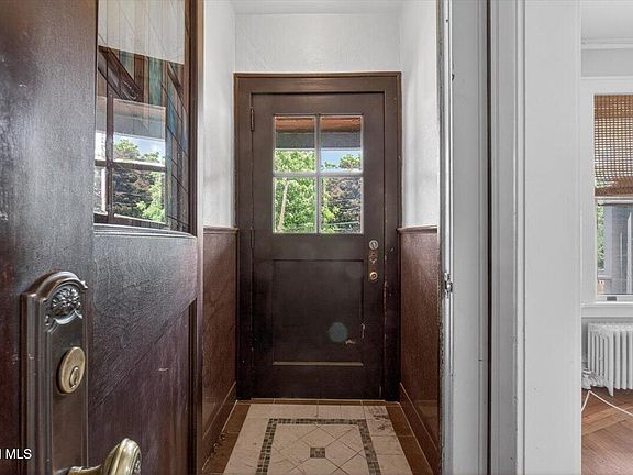3rd image of 852 Myrtle Avenue