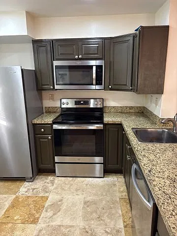 2 bed, 1000 sqft, $2,300 — Photo 3