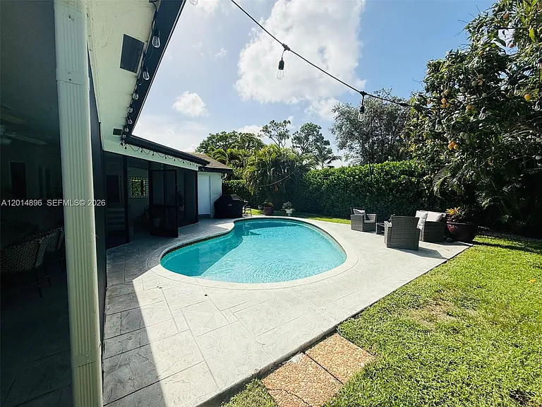 2411 NW 31st St — Photo 36