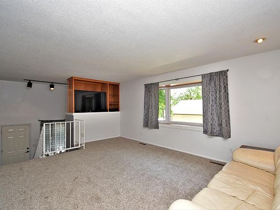 4th image of 7412 Meadowwood Dr