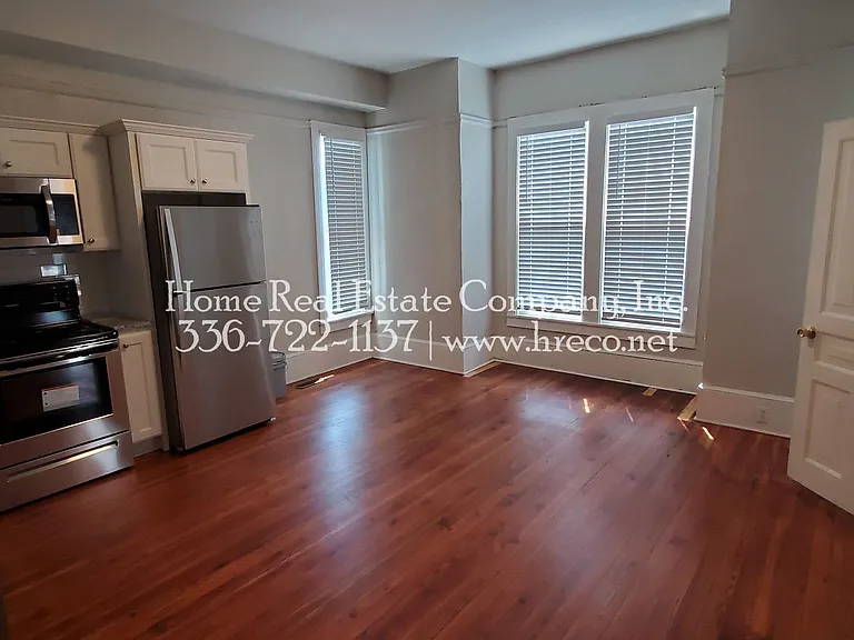 412 W 1st St #A — Photo 1