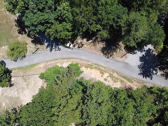 4th image of Chinquapin Dr
