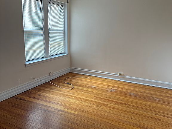 5th image of 6124-26 N Talman Ave #1N