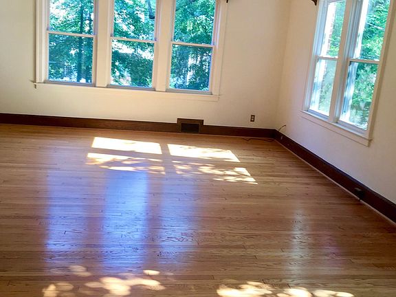 Living Room with 5 large windows... 21' x 13.5'