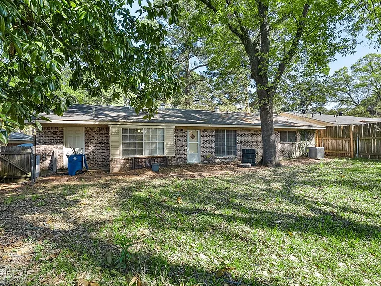 2935 Salem Dr — Photo 5