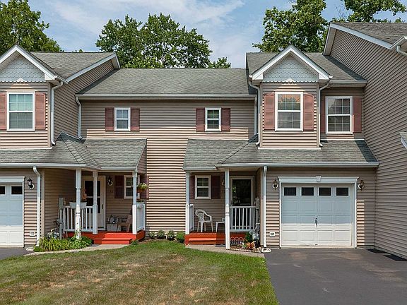 5th image of 136 Pinebrook Dr