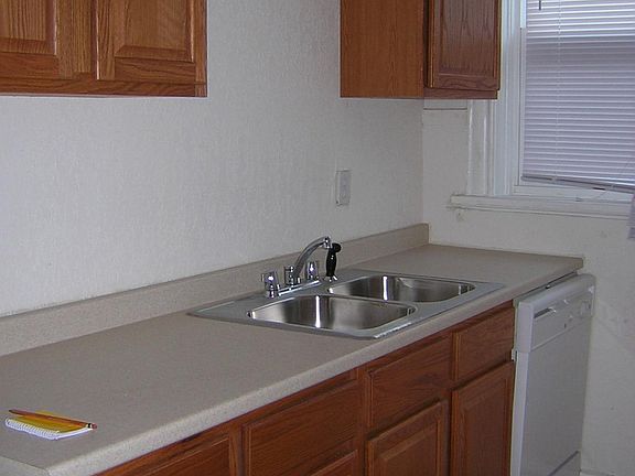 2nd image of 3210 Magnolia Ave Floor 2