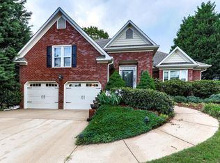 104 Old Settlers Ct, Woodstock, GA 30189