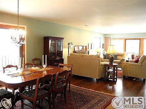 DINING/LIVING RM W/VIEWS