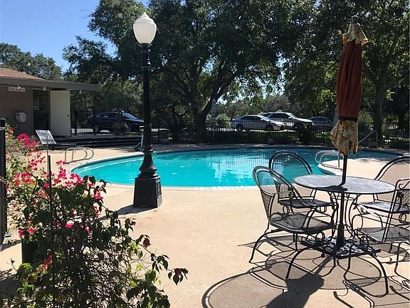 3rd image of 2 Cliffhouse Dr APT 208