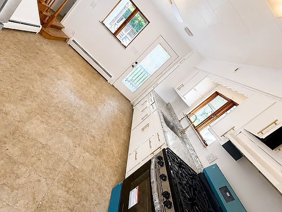 3rd image of 529 Green St #1
