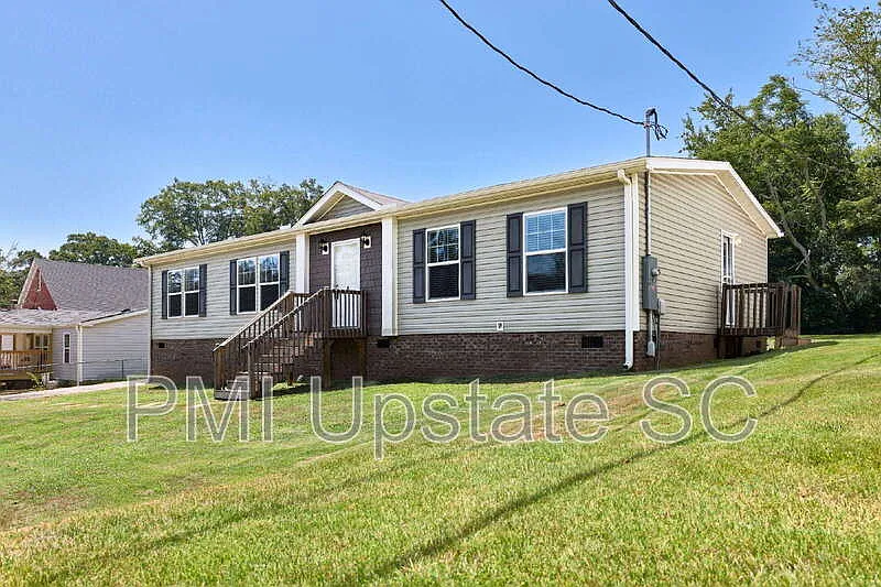 3 bed, 2.0 bath, 1492 sqft, $1,825 — Photo 2