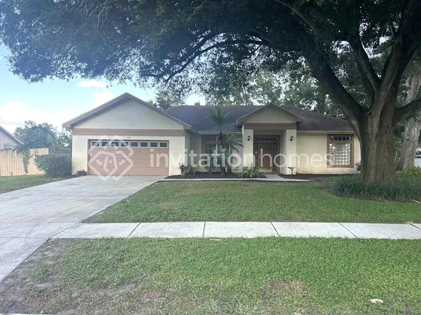 3942 Appletree Dr, Valrico, FL 33594