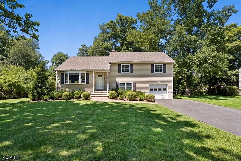 1st image of 11 COLONIAL WAY