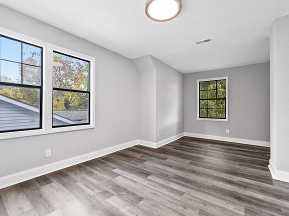 4th image of 2400 Woodbine Ave