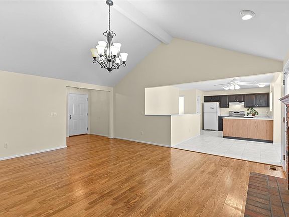 5th image of 441 Slusser Ln