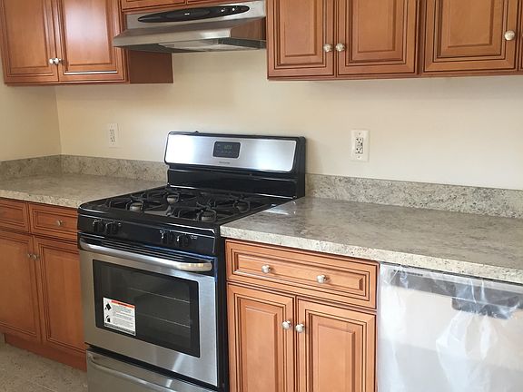 2nd image of 2842 38th St