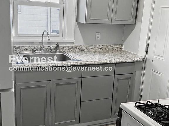 5th image of 1093 Georgia Ave