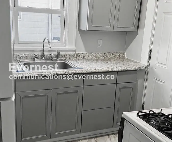 1093 Georgia Ave — Photo 4