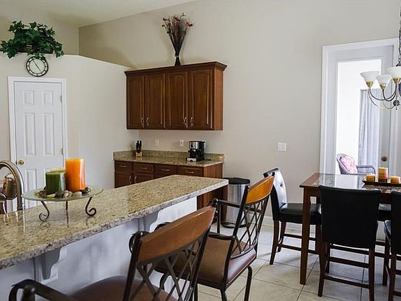 4th image of 2218 Warner Dr