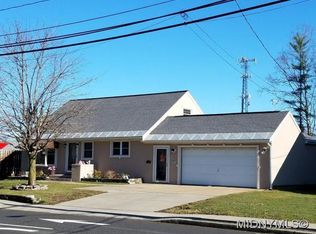 32 Henderson St, New York Mills, NY 13417